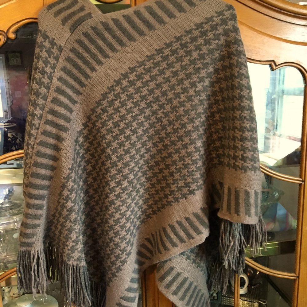Boutique *** Sooooo Soft Poncho